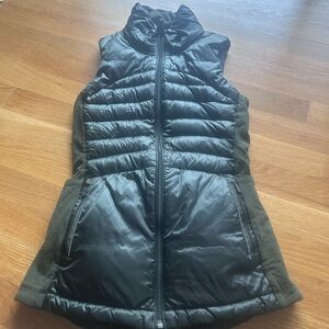 Lululemon “Down For A Run” Vest II Size 2 Goose Down Gator Green